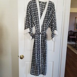 NATORI black and white plaid robe Medium